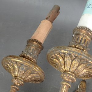 Dos Apliques de Bronce con Tres Luces y Diseño Clásico - imagen 4
