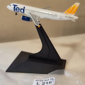 Maqueta Avión Airbus A320 Ted Escala 1/400 con Base - imagen 1