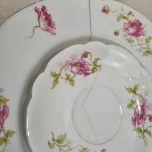 Vajilla Antigua "M Z Austria" con Flores Rosas y Bordes Dorados - Con Averías - imagen 4