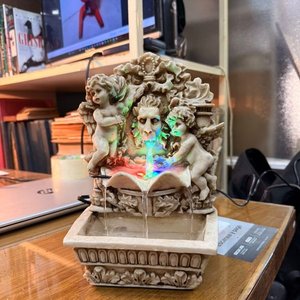 Fuente Ornamental de Sobremesa con Figuras y Luces LED - imagen 3