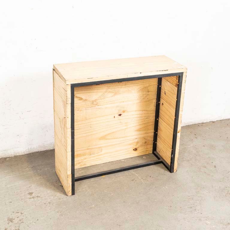 Lote siguiente: Mesa de arrimo rústica en madera y hierro