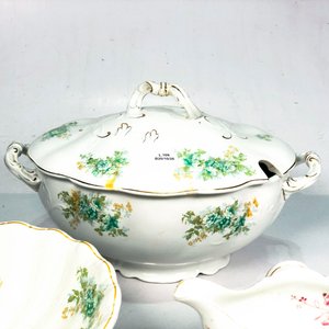 Conjunto de Porcelana Inglesa y Francesa: Fuente con Tapa, Ensaladera y Salsera - imagen 4
