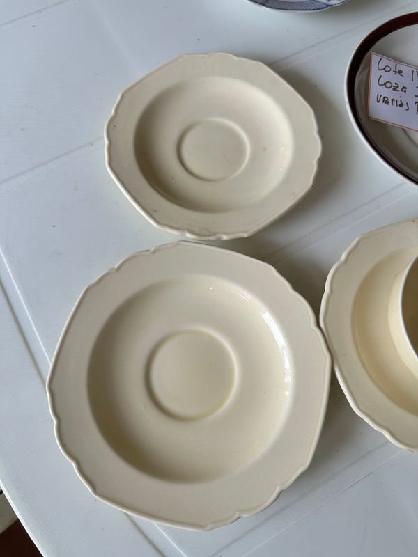 Colección de platos, vasos y accesorios para la mesa - imagen 17