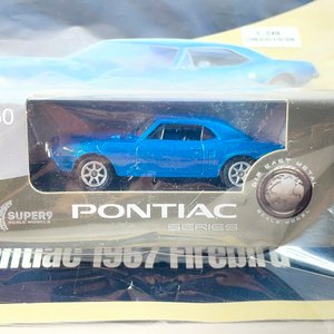 Dos Autos a Escala 1/60: Volkswagen y Pontiac - imagen 2