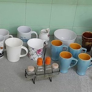 Conjunto de Tazas, Jarros, Vasos, Jarra y Condimentero - imagen 3