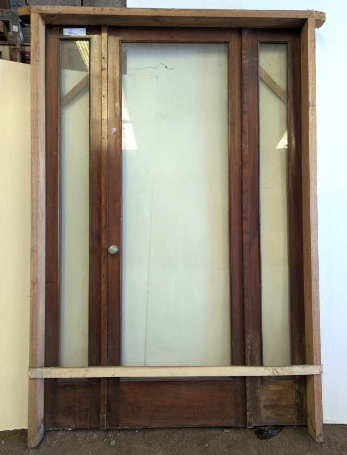 Puerta de madera con dos paneles y marco - imagen 2