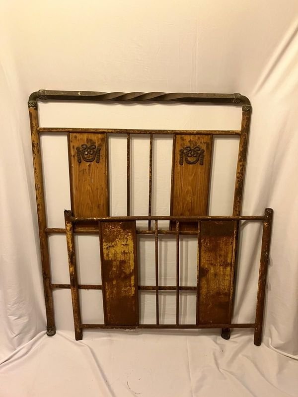 Juego Cabecera y Piecera de Cama Antigua con Detalles en Bronce - imagen 1