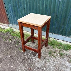 Mesita Alta de Madera Clara y Oscura - imagen 3