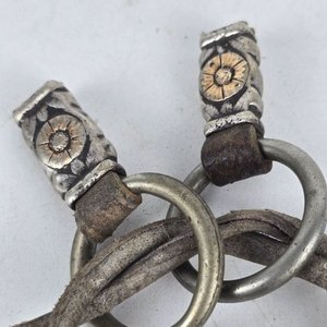 Pasadores y Argollas de Platería Criolla con Detalles en Cuero y Metal - imagen 3