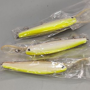 Lote de 3 Señuelos de Pesca Tipo Minnow con Babero y Anzuelos - imagen 5