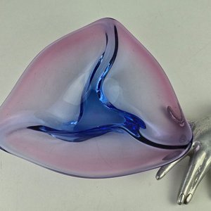 Lote anterior: Frutero o Centro de Mesa Triangular en Cristal Murano Azul y Rosa