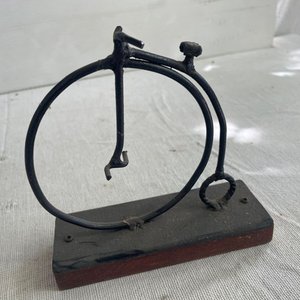 Lote siguiente: Bicicleta Antigua Artesanal de Hierro para Colección