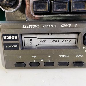 Garrafa Supergas Verde con Farol, 2 Autorradios Antiguas y Plásticos de Vehículo - imagen 5