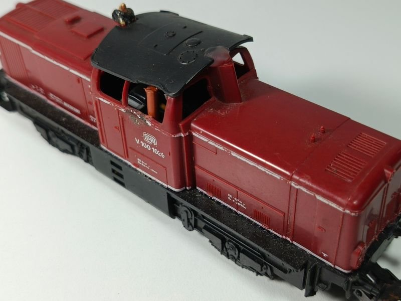Locomotora sin funcionar, motorizada a escala diesel HO 1:87 modelo DB V 100 1026 - imagen 4