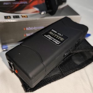 Picana Eléctrica de Autodefensa Recargable con Linterna - imagen 3