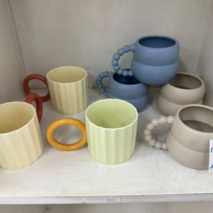 Set de 7 Tazas de Cerámica con Diseños Modernos - imagen 1