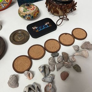 Lote Variado: Termo Acero, Posa Vasos, Plato Decorativo Perú, Caracoles y Adornos - imagen 8