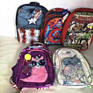 Lote de 5 Mochilas Infantiles con Personajes y Diseños Brillantes - imagen 2