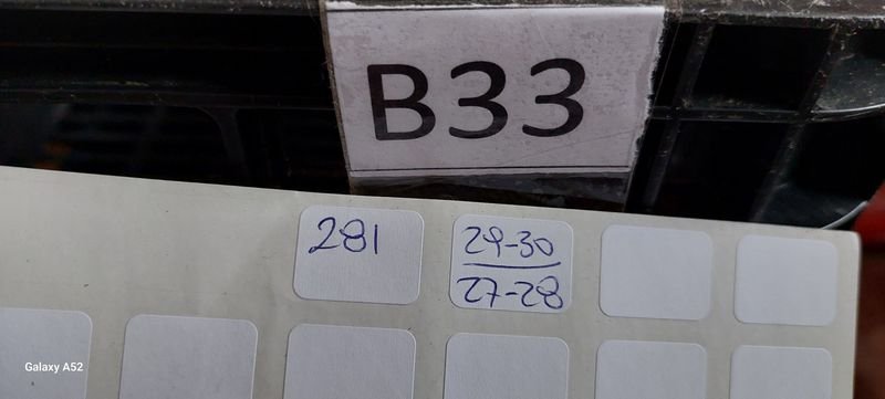 Calzado de Talla 27-29: Un Paquete de Ropa en Excelente Condición - imagen 4