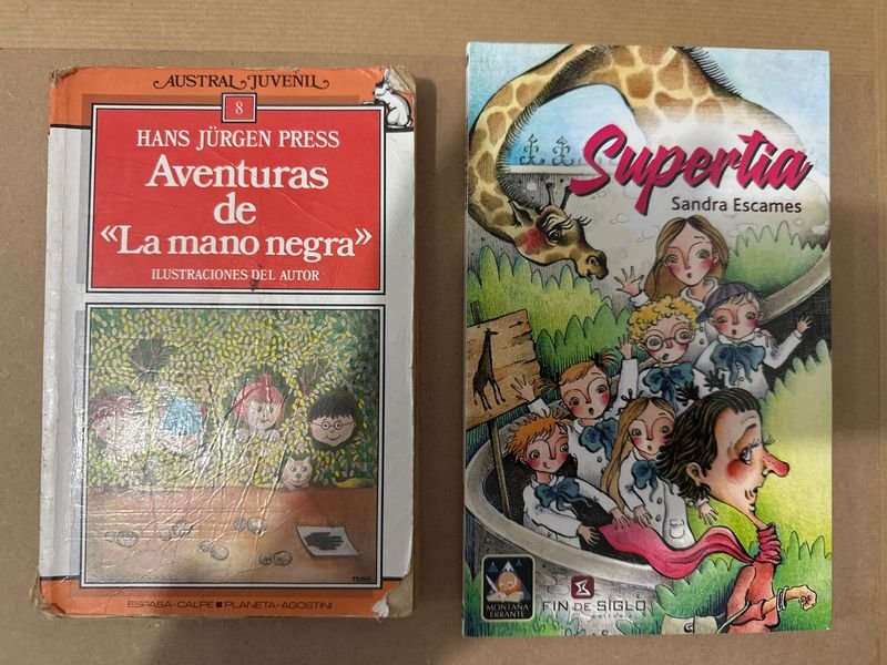 Libros: Aventuras de la Mano Negra y Supertia