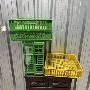 Lote de Cajones Plásticos Apilables Verdes y Amarillos - imagen 5
