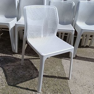 Sillas de Polipropileno Blancas Diseño Calado Moderno - imagen 5