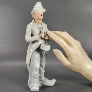 Figura de Porcelana de Payaso con Tambor, Sellado - imagen 3