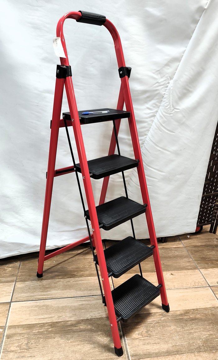 Escalera plegable metálica de 5 escalones con traba rodilla roja, nueva - imagen 2