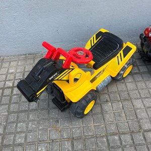Juguetes a Batería: Jeep Rojo y Camión Amarillo con Control Remoto - imagen 5