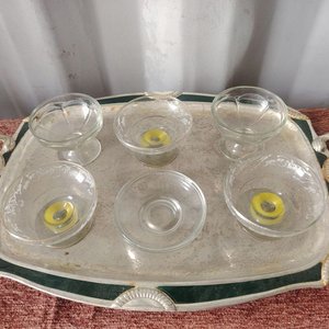 Bandeja de metal con 5 copas de vidrio para postre - imagen 1