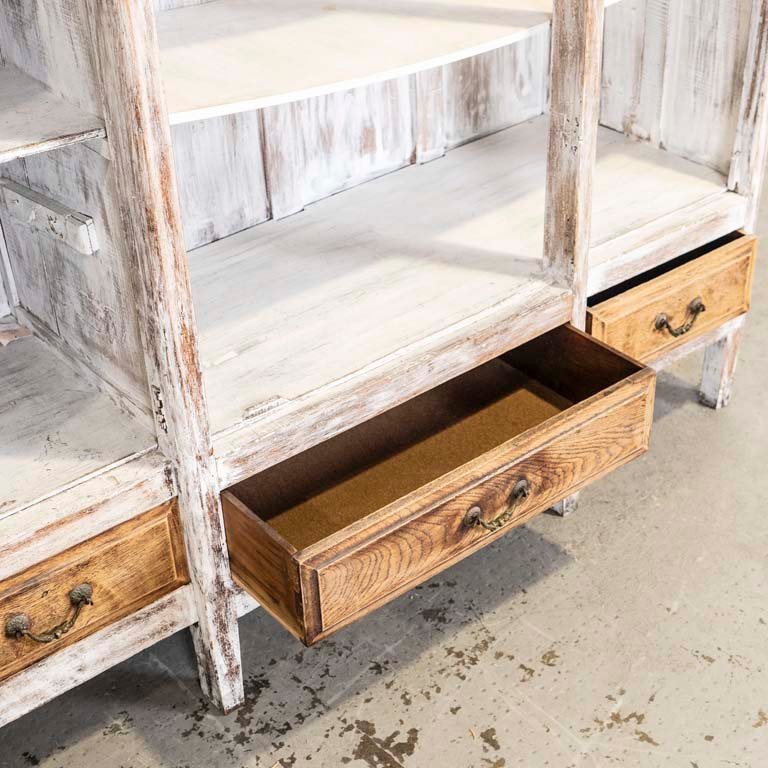 Estante antiguo de madera blanca con detalles en la pátina - imagen 3