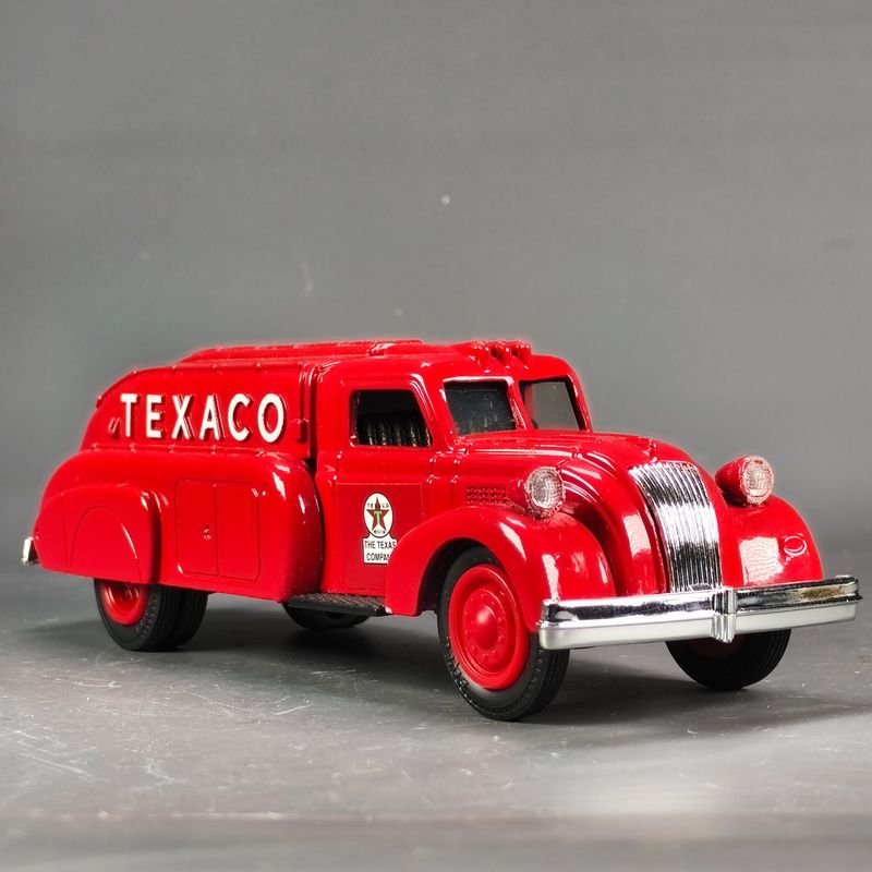 Camión de bomberos con logotipo de Texaco, caja coleccionista y detalles metálicos - imagen 8