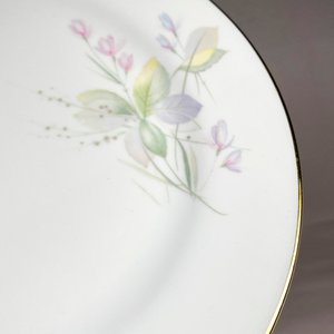 Cinco Platos Llanos de Porcelana Bavaria con Decorado Floral y Guarda Dorada - imagen 3