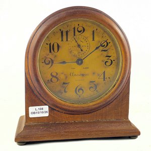 Dos Relojes de Sobremesa Antiguos de Madera y Bronce - imagen 4