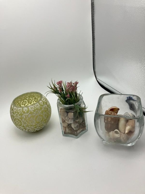 Lote de objetos decorativos tres artículos de bazar y decoración de mesa