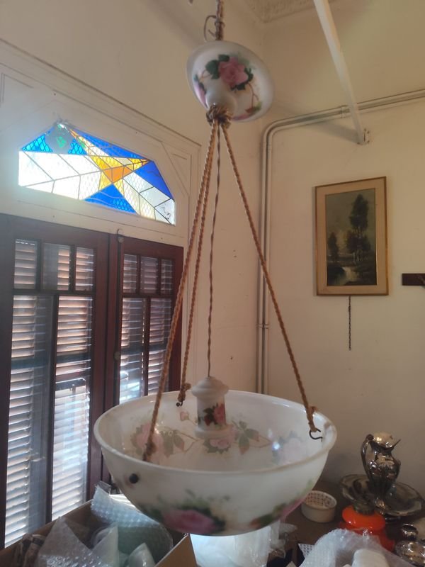 Lámpara Colgante Antigua con Diseño Floral Pintado a Mano