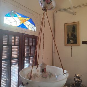 Lámpara Colgante Antigua con Diseño Floral Pintado a Mano - imagen 1