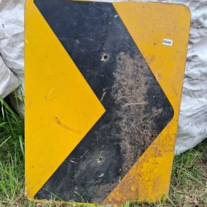 Lote siguiente: Cartel de señalización de Direccional de Curva , Medidas : 44 x 60