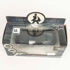 Auto Aston Martin DB5 de la película de James Bond Quantum of Solace escala 1/36 colección Die-Cast, en su caja original. - imagen 2