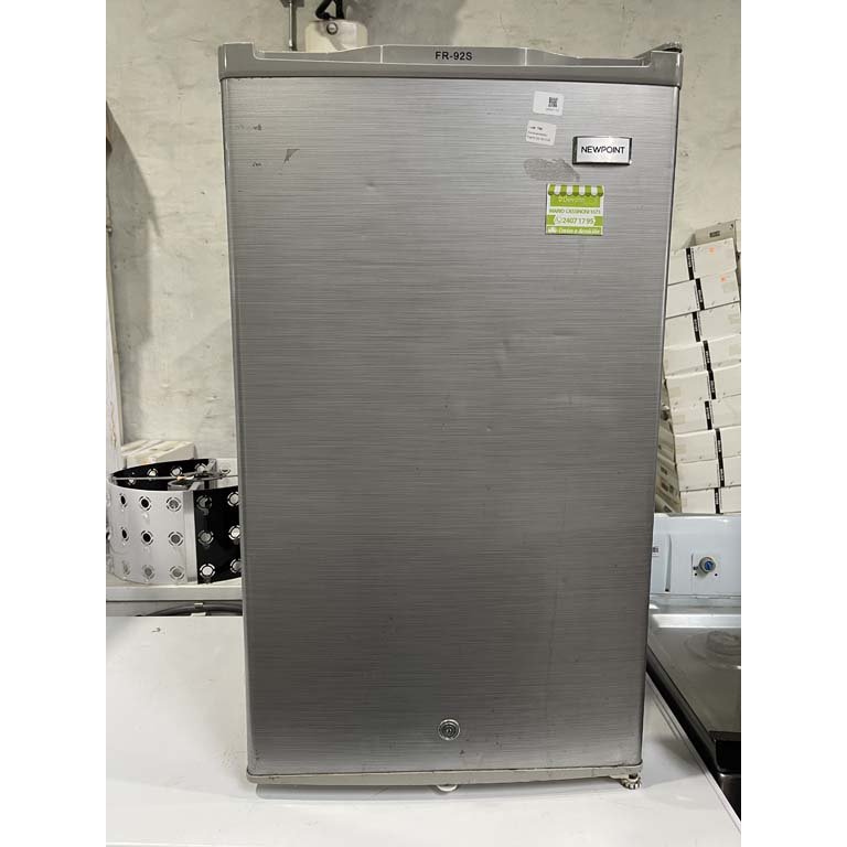 Frigobar NewPoint FR-92S con detalles