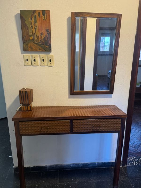 Lote siguiente: Consola Vintage Mid-Century de Excelente Calidad