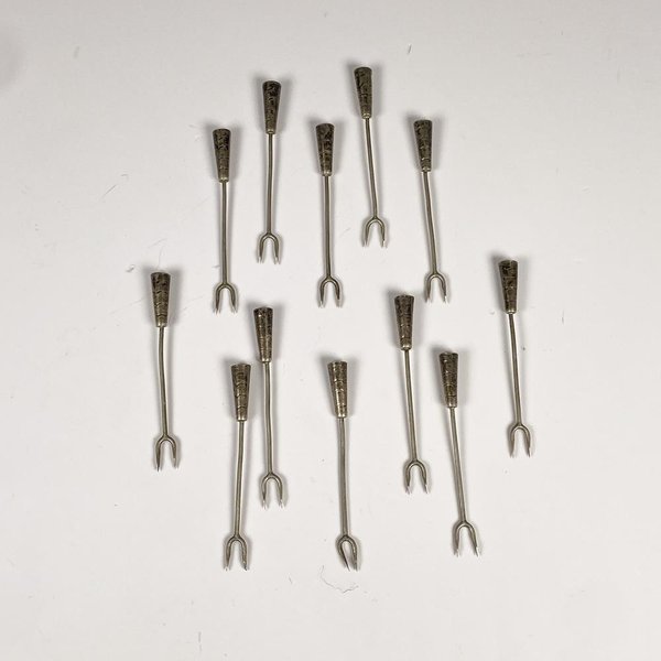 Doce Pinchos de Plata para Aperitivo con Diseño Grabado