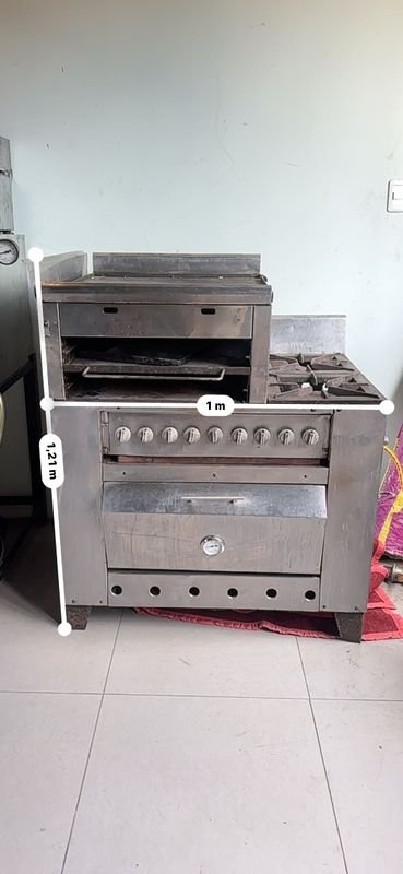 Excepcional cocina industrial con hornallas, horno plancha y gratinador en excelente estado - imagen 5