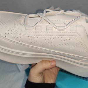 Zapatillas Deportivas Blancas de Eco Cuero, Talle 42 (41 UY) - imagen 4