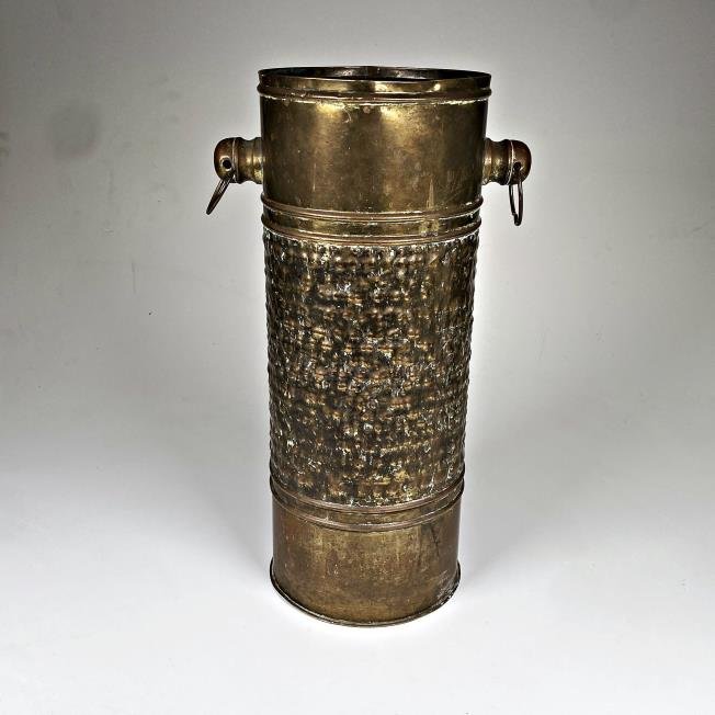 Paragüero Bronceado con Asas Metálicas y Textura Labrada