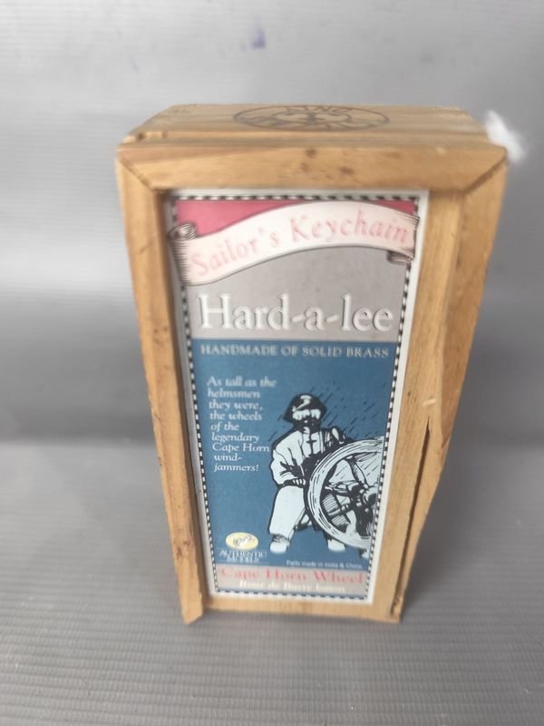 Llavero Náutico Marinero de Latón Macizo Authentic Models en Caja de Madera