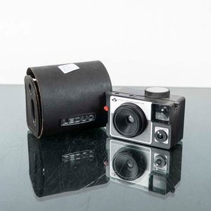 Lote siguiente: Cámara Fotográfica Antigua Leduc Colorflash-127 con Estuche
