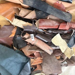 Lote anterior: Gran Lote de Recortes de Cuero: Variedad de Texturas y Colores