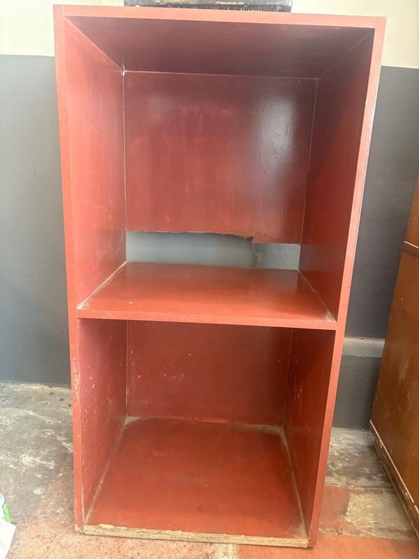Lote anterior: Mueble de repisa rojo en buen estado