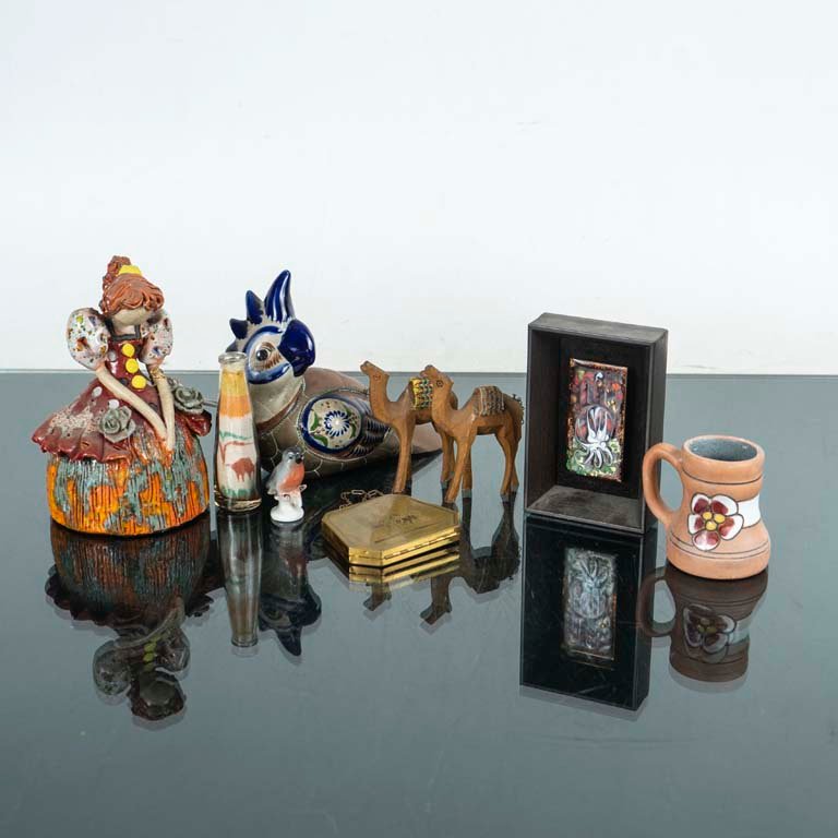 Lote anterior: Figuras de cerámica y cobre, decorativas y artesanales